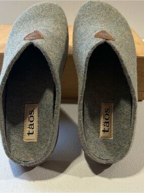 Taos Wool Felt Slippers In Charcoal Gray Ladies size EU 40 US 9 Removable Insole